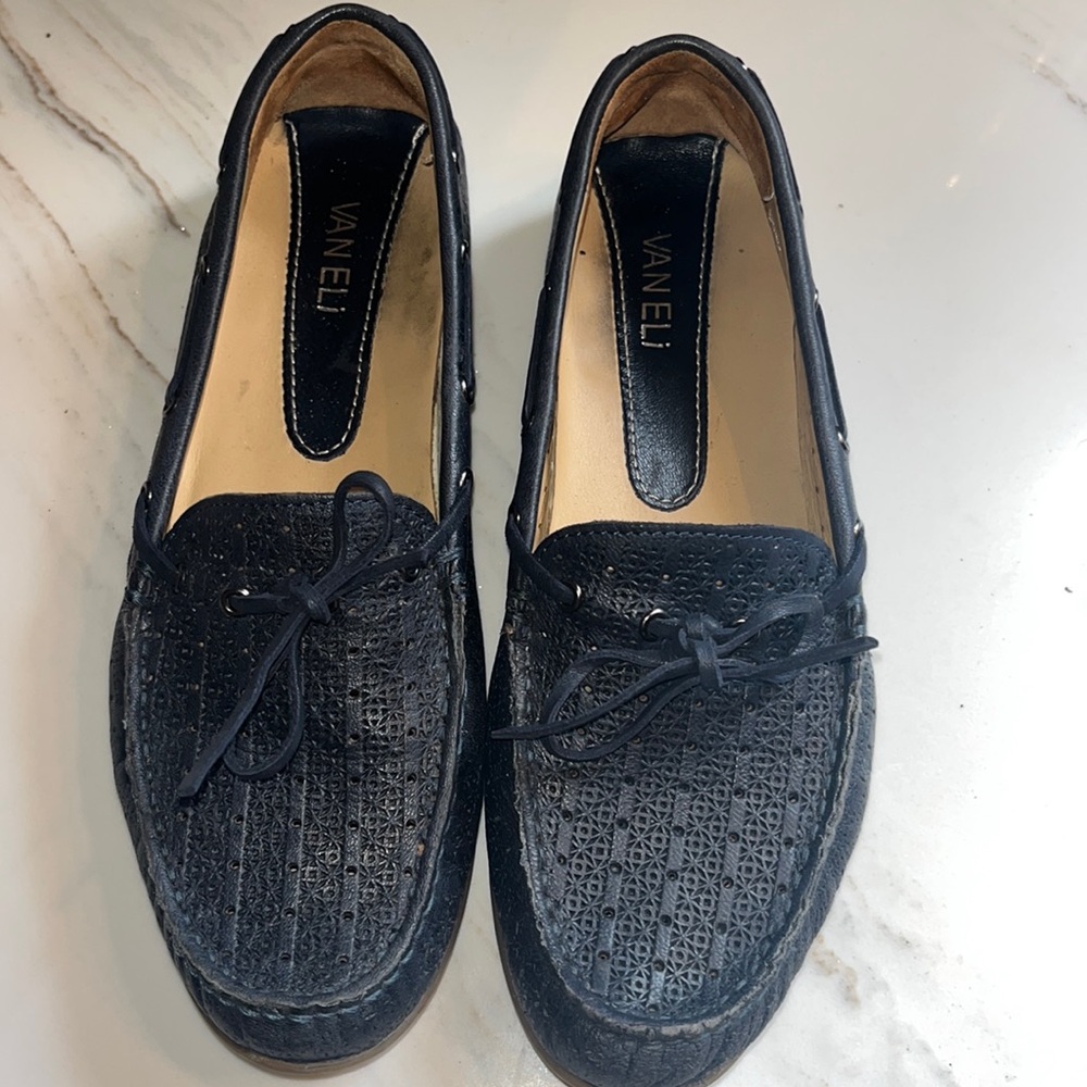 Vaneli size 8 navy blue slip on leather loafer